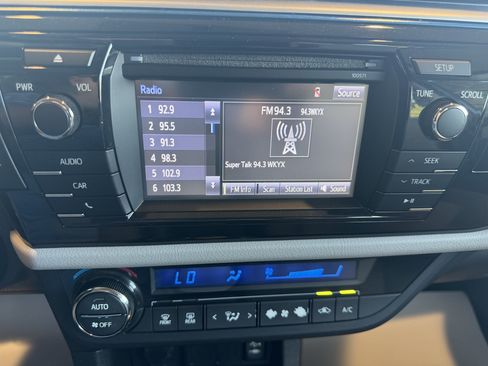 Used 2016 Toyota Corolla LE FWD image 18