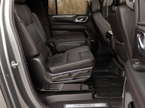 Used 2022 Chevrolet Suburban RST w/ Luxury Package image 36