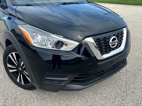 Used 2020 Nissan Kicks SV image 3