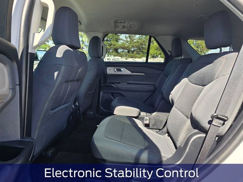 Used 2025 Ford Explorer Active AWD/4WD image 14