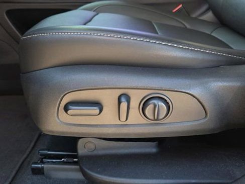 Used 2022 GMC Acadia SLT image 21