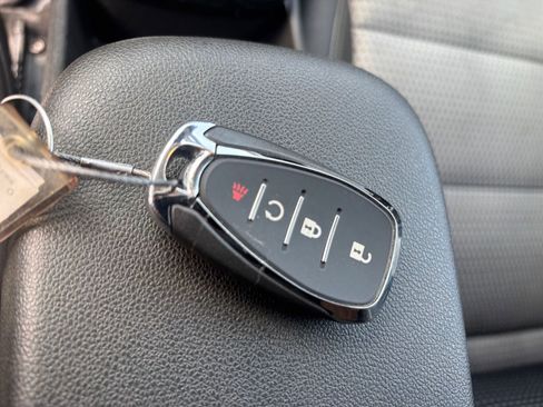 Used 2025 Chevrolet Trax LT w/ LT Convenience Package image 21