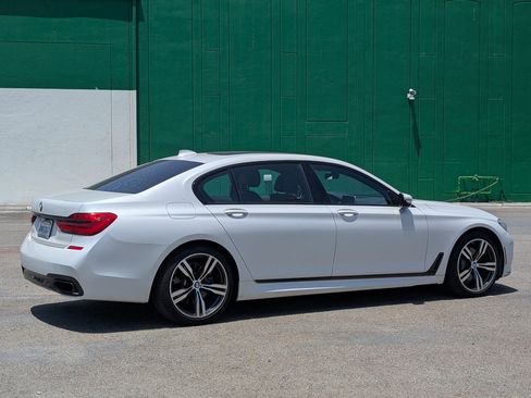 Used 2018 BMW 740i image 7