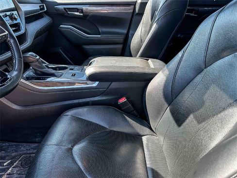 Used 2020 Toyota Highlander Limited image 5