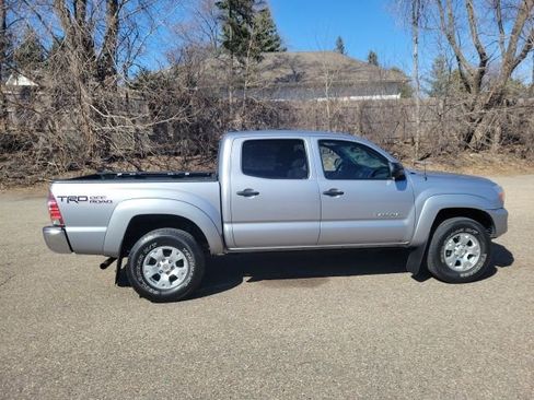 Used 2015 Toyota Tacoma 4x4 Double Cab w/ TRD Off-Road Package image 11