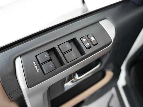 Used 2015 Toyota 4Runner SR5 AWD/4WD image 48