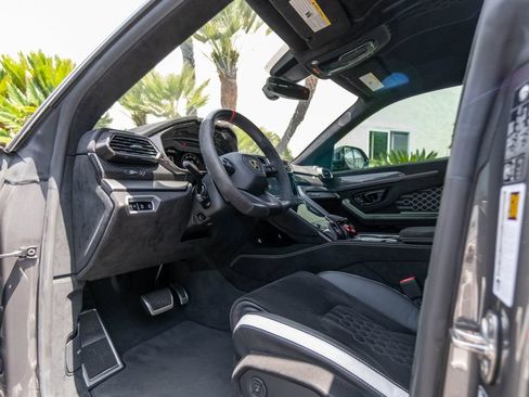 Used 2024 Lamborghini Urus Performante AWD/4WD image 15