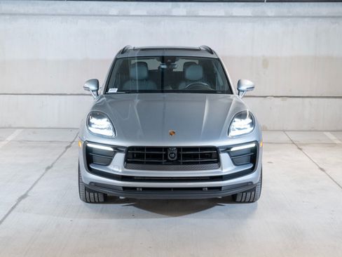 Certified 2026 Porsche Macan AWD/4WD image 6