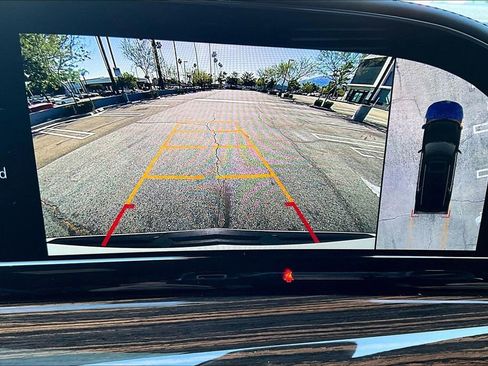 Used 2021 Cadillac Escalade Premium Luxury RWD image 27
