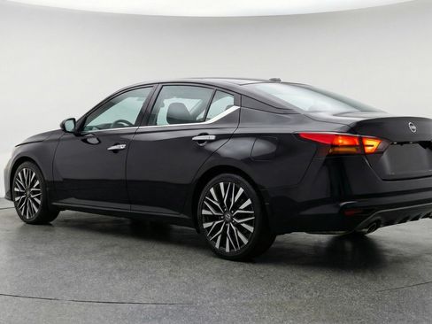 Used 2025 Nissan Altima 2.5 SV FWD image 6