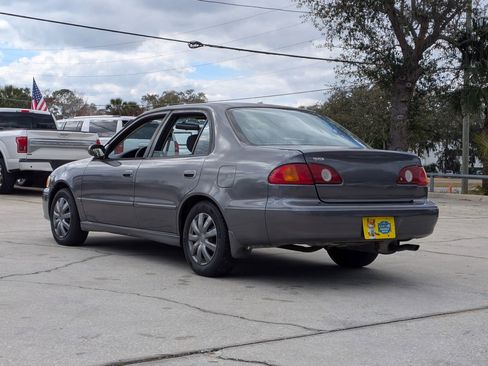 Used 2002 Toyota Corolla CE image 2