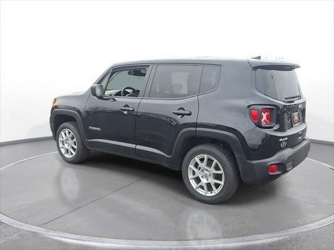 Used 2023 Jeep Renegade Latitude image 6