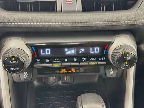 Used 2025 Toyota RAV4 XLE FWD image 16