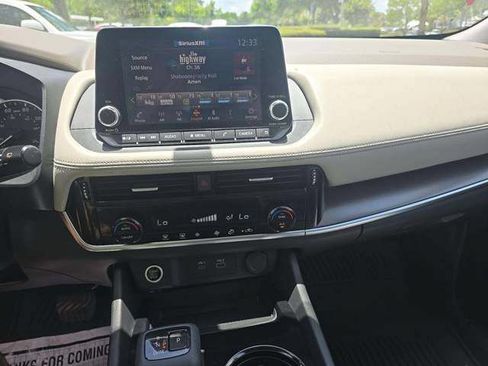 Used 2022 Nissan Rogue SV FWD image 8