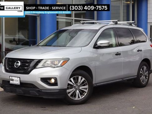 Used 2019 Nissan Pathfinder SV image 1