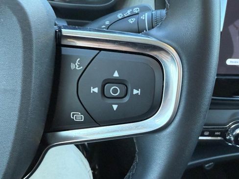 Certified 2025 Volvo XC40 B5 Plus image 19