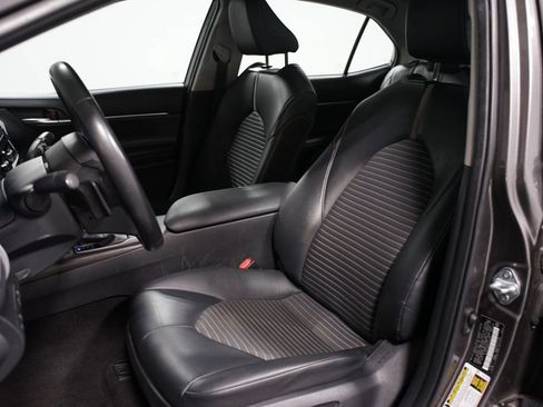 Used 2023 Toyota Camry SE FWD image 6