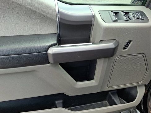 Used 2019 Ford F150 XLT w/ Equipment Group 302A Luxury AWD/4WD image 16