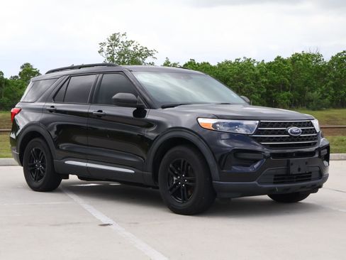 Used 2021 Ford Explorer XLT image 6