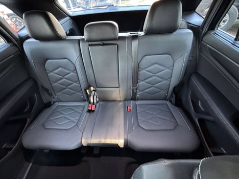 Used 2025 Volkswagen Atlas Cross Sport SE AWD/4WD image 40