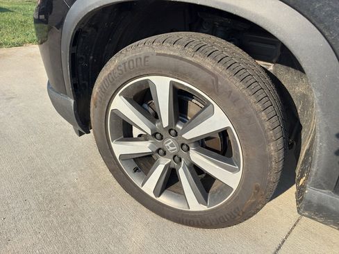 Used 2025 Honda Pilot Elite image 4