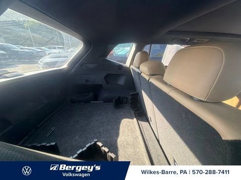 Certified 2023 Volkswagen Tiguan SE w/ Panoramic Sunroof Package AWD/4WD image 9