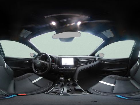 Used 2025 Toyota Camry SE FWD image 9