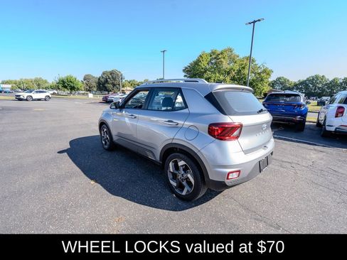 Used 2024 Hyundai Venue SEL image 5