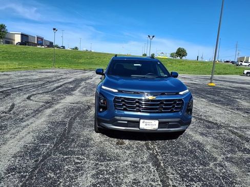 Used 2025 Chevrolet Equinox LT w/ Convenience Package II AWD/4WD image 4