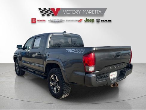 Used 2017 Toyota Tacoma TRD Sport image 3