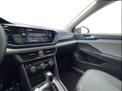 Used 2024 Volkswagen Taos SE w/ Panoramic Sunroof Package AWD/4WD image 40