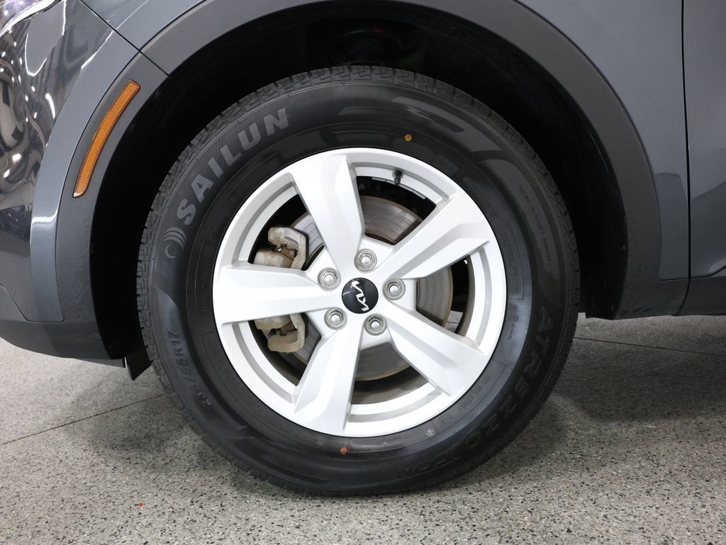 Used 2022 Kia Sorento LX FWD image 5