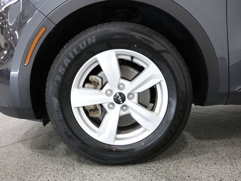 Used 2022 Kia Sorento LX FWD image 5