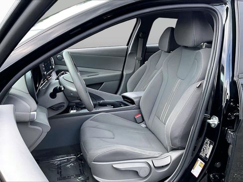 Used 2023 Hyundai Elantra SEL FWD image 8
