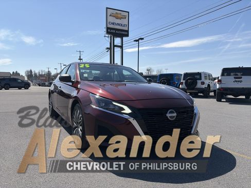 Used 2025 Nissan Altima 2.5 SV FWD image 1