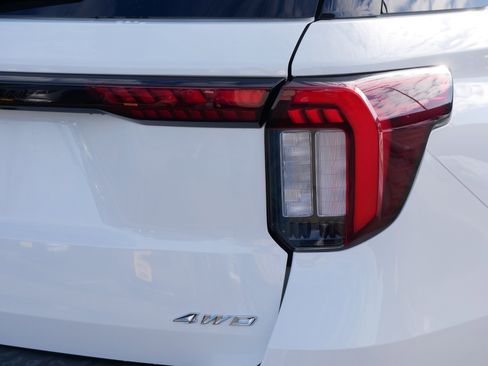 Used 2025 Ford Explorer ST-Line image 17