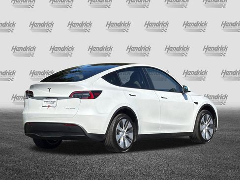 Used 2023 Tesla Model Y AWD image 5