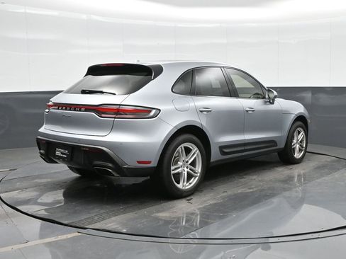 Certified 2022 Porsche Macan image 7