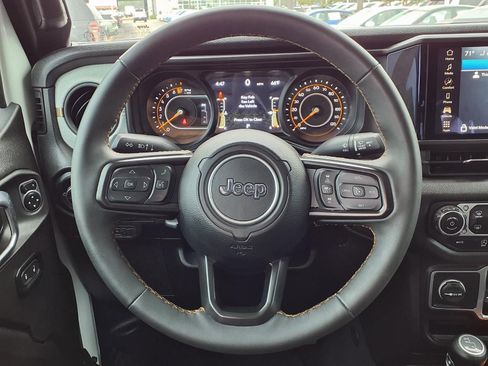 Used 2024 Jeep Gladiator Sport AWD/4WD image 12