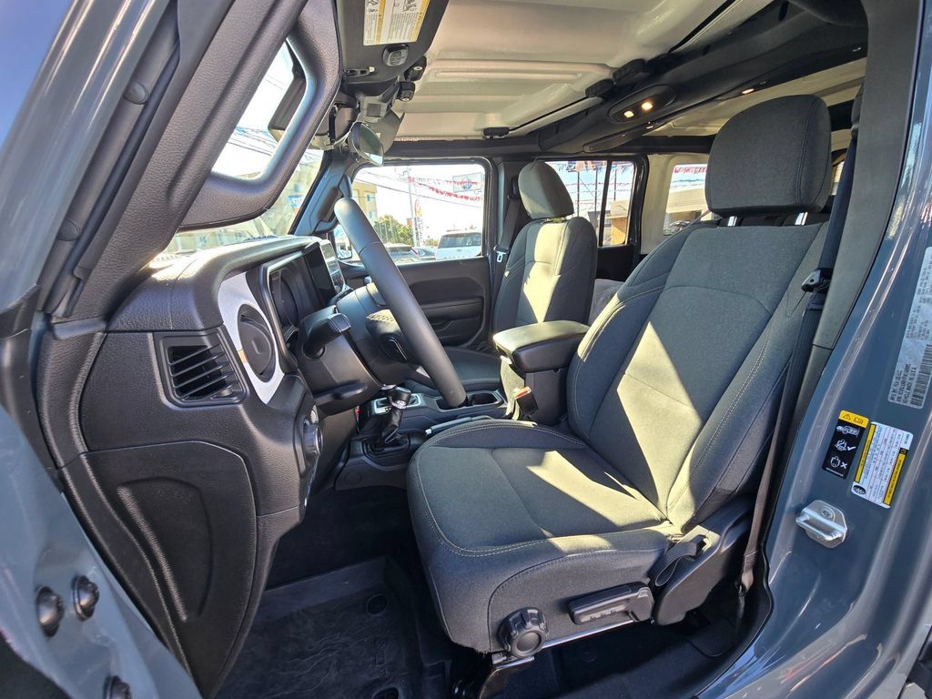 Used 2024 Jeep Wrangler Unlimited AWD/4WD image 20