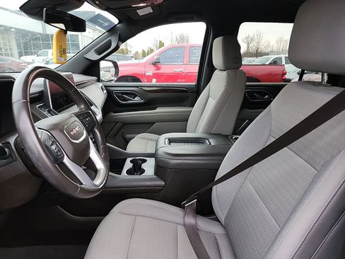 Used 2023 GMC Yukon SLE image 7
