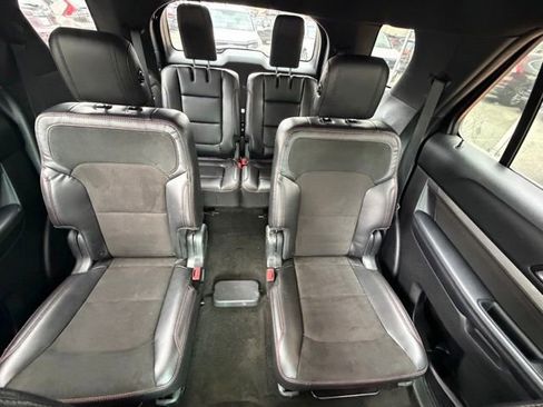 Used 2018 Ford Explorer XLT w/ Equipment Group 202A AWD/4WD image 16