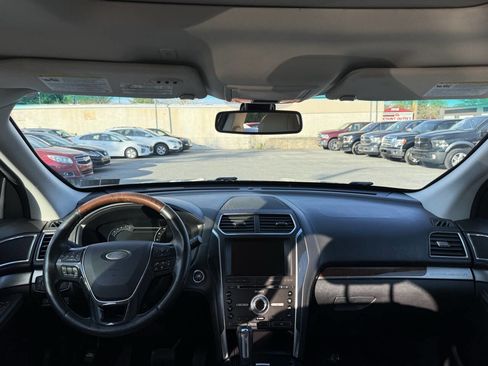 Used 2016 Ford Explorer Platinum image 14