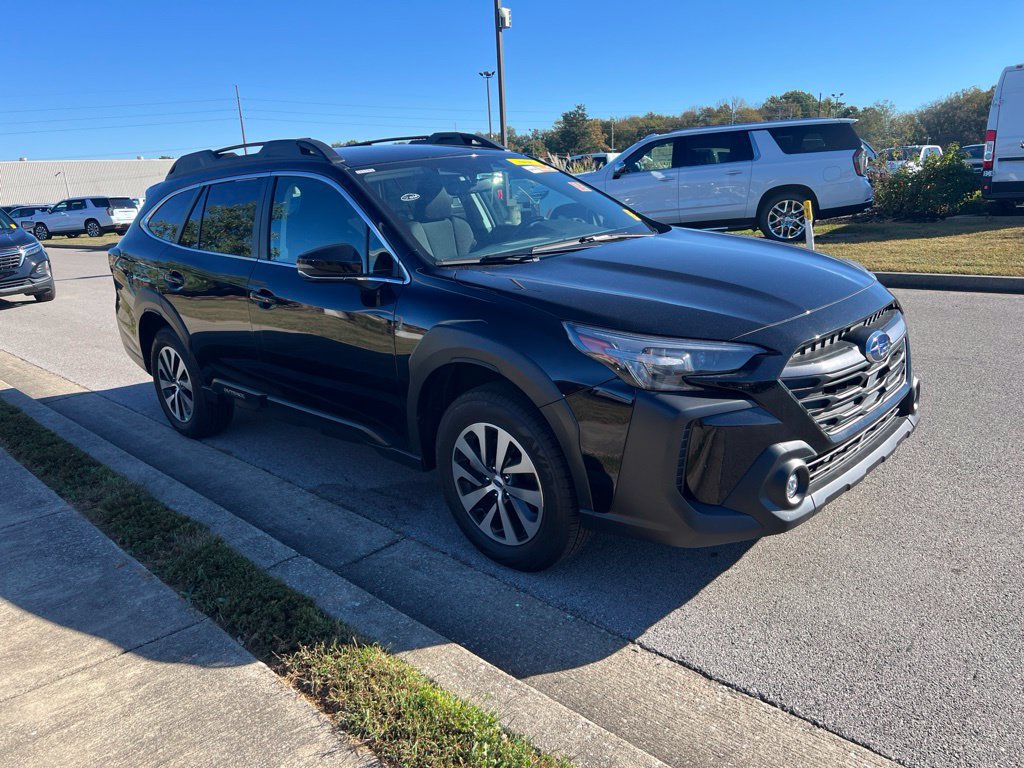 Used 2023 Subaru Outback Premium AWD/4WD image 2