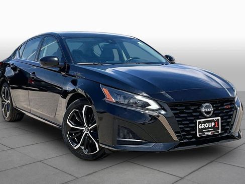 Used 2024 Nissan Altima 2.5 SR FWD image 3