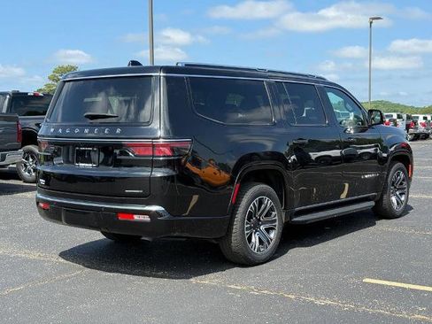 Used 2024 Jeep Wagoneer L Series II w/ Flexible Seating Group AWD/4WD image 3