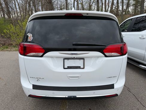 Used 2020 Chrysler Pacifica Limited FWD image 3