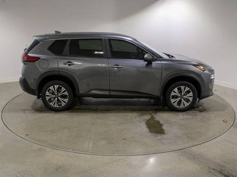 Used 2023 Nissan Rogue SV image 6