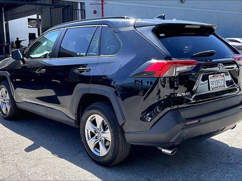 Used 2022 Toyota RAV4 XLE AWD/4WD image 6