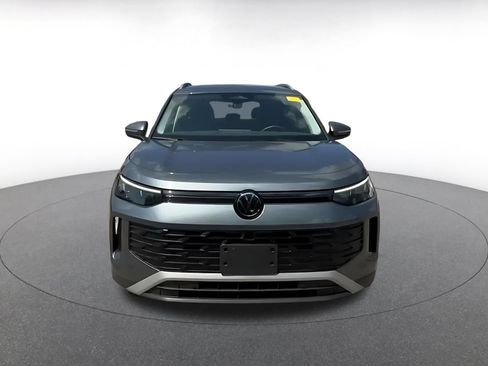 Used 2026 Volkswagen Tiguan SE AWD/4WD image 4